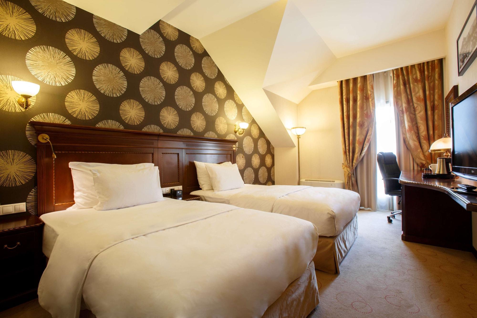 Doubletree By Hilton Hotel Sighisoara - Cavaler Extérieur photo